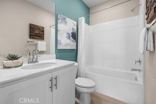 964 Foxwood Lane, Vista, California 92081, 2 Bedrooms Bedrooms, ,2 BathroomsBathrooms,Residential,For Sale,Foxwood Lane,OC24125088