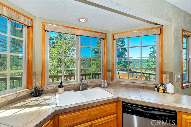 Detail Gallery Image 15 of 45 For 369 Pioneer Rd, Lake Arrowhead,  CA 92352 - 3 Beds | 2/1 Baths