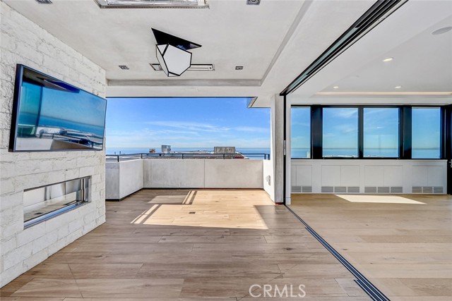 Detail Gallery Image 18 of 47 For 2016 Ocean, Manhattan Beach,  CA 90266 - 5 Beds | 5/2 Baths