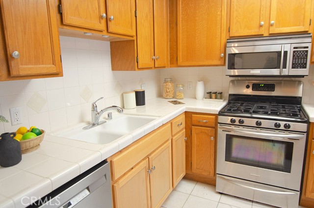 Detail Gallery Image 13 of 35 For 240 S Mentor #2,  Pasadena,  CA 91106 - 2 Beds | 2/1 Baths