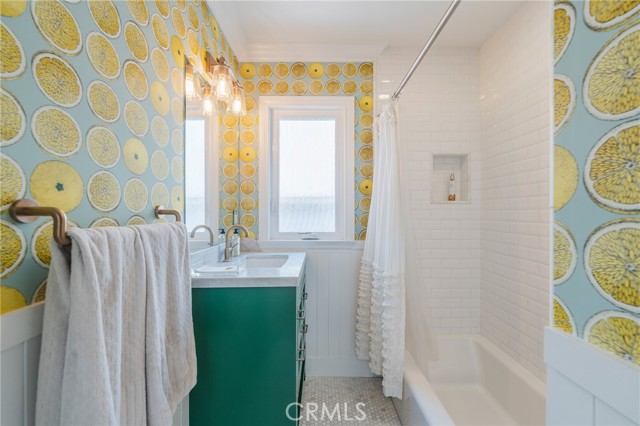 Detail Gallery Image 10 of 25 For 1301 Oak Ave, Manhattan Beach,  CA 90266 - 3 Beds | 3 Baths