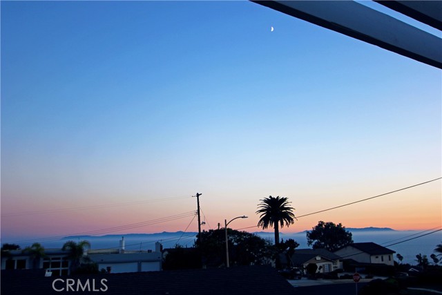 1914 Pelican Avenue, San Pedro CA: https://media.crmls.org/medias/629e9198-3f71-4d44-bf42-e2d9ddf7b8fd.jpg