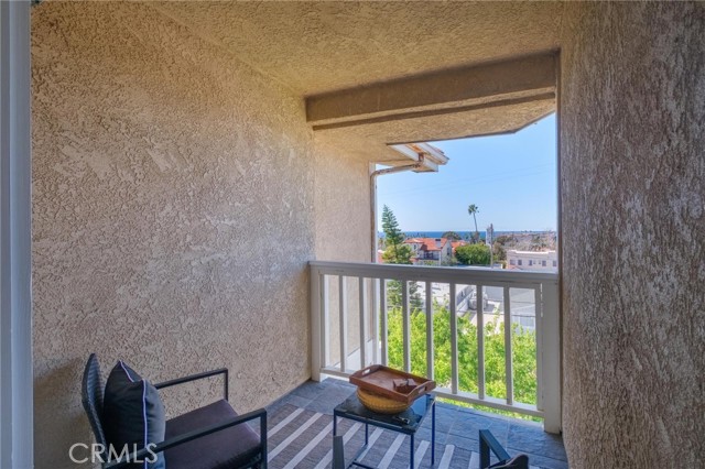 Detail Gallery Image 28 of 43 For 222 S Guadalupe Ave #1,  Redondo Beach,  CA 90277 - 4 Beds | 2/1 Baths