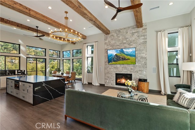 Detail Gallery Image 10 of 73 For 1224 Wolf Creek Ct, Big Bear Lake,  CA 92315 - 6 Beds | 4/1 Baths