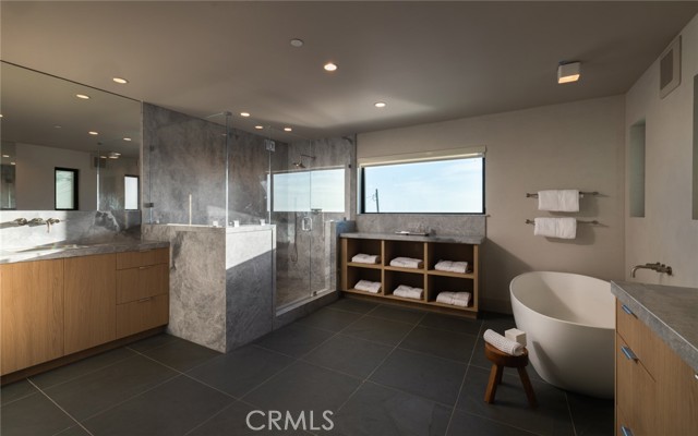 Detail Gallery Image 30 of 57 For 2212 Cliff Dr, Newport Beach,  CA 92663 - 5 Beds | 5/1 Baths