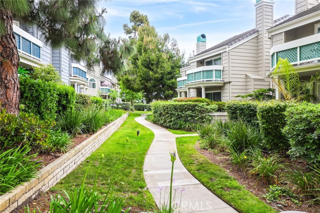 Detail Gallery Image 2 of 32 For 7262 Yellowtail Dr #101,  Huntington Beach,  CA 92648 - 2 Beds | 2 Baths