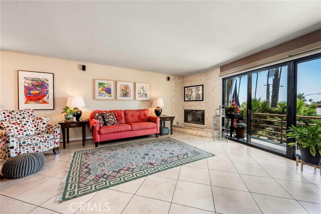 Detail Gallery Image 4 of 35 For 3811 E Livingston Dr #1,  Long Beach,  CA 90803 - 3 Beds | 2/1 Baths