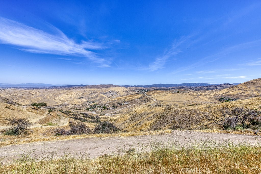 https://media.crmls.org/medias/62a4d739-703d-4da8-8f2e-38b503b5af0b.jpg?preset=X-Large
