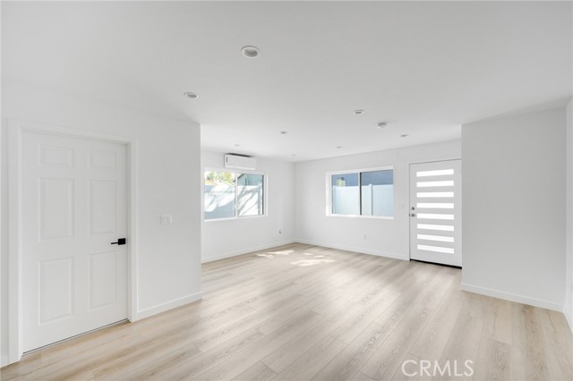 Detail Gallery Image 9 of 14 For 10331 Scoville Ave, Sunland,  CA 91040 - 0 Beds | 1 Baths