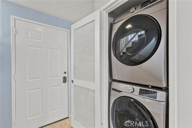 Detail Gallery Image 7 of 34 For 15735 Nordhoff St #36,  North Hills,  CA 91343 - 2 Beds | 2/1 Baths