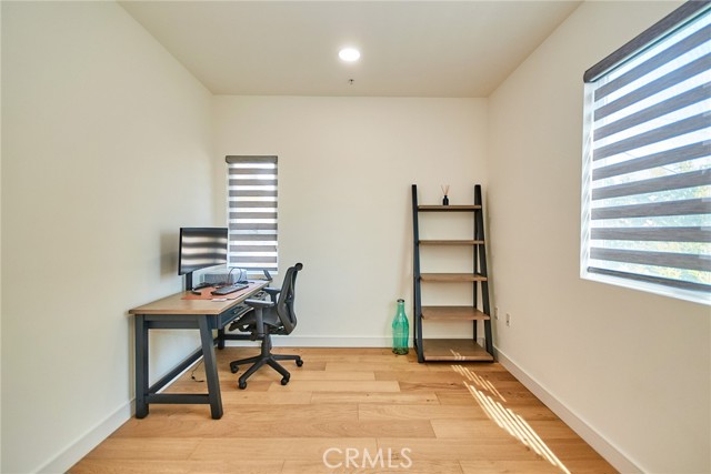 820 S Wilton Place, Los Angeles CA: https://media.crmls.org/medias/62a5f5af-f795-4bc4-8d2c-92e7f23ee797.jpg
