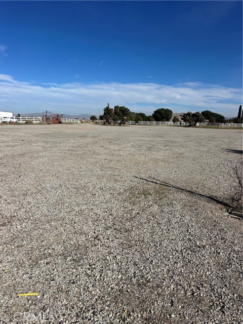 Detail Gallery Image 11 of 17 For 11971 Mission, Oak Hills,  CA 92344 - – Beds | – Baths