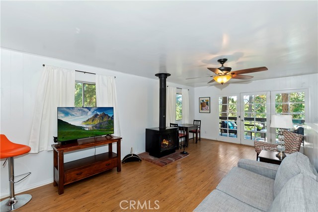 Detail Gallery Image 8 of 32 For 23717 Scenic Dr, Crestline,  CA 92325 - 2 Beds | 1 Baths