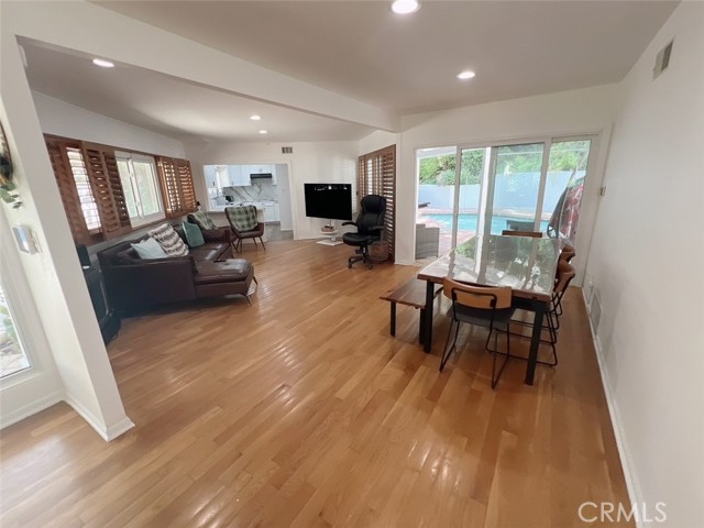 Detail Gallery Image 12 of 15 For 9466 Hidden Valley Pl, Beverly Hills,  CA 90210 - 3 Beds | 3 Baths