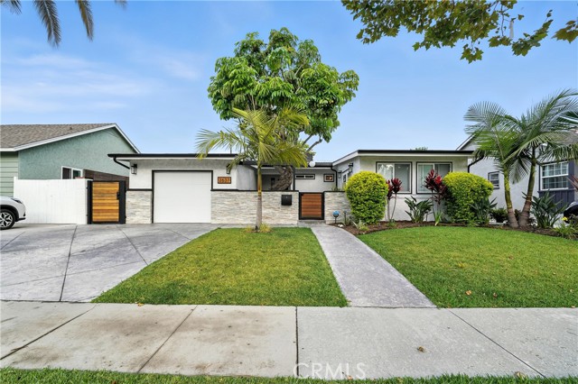 Detail Gallery Image 2 of 54 For 2637 Monogram Ave, Long Beach,  CA 90815 - 3 Beds | 2 Baths
