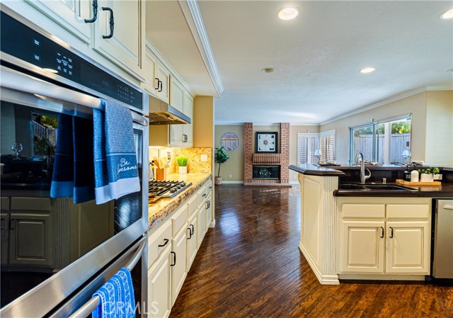 Detail Gallery Image 4 of 30 For 1430 Tanglewood Dr, Corona,  CA 92882 - 5 Beds | 3 Baths