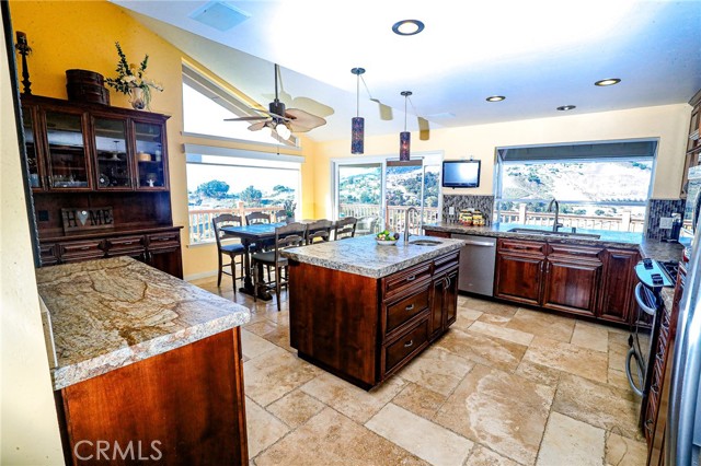 Detail Gallery Image 4 of 15 For 280 Coral Ct #2,  Pismo Beach,  CA 93449 - 1 Beds | 1 Baths
