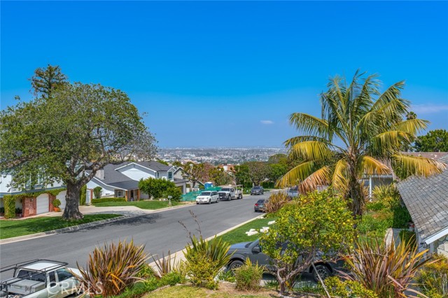 40 Club View Lane, Rolling Hills Estates, California 90274, 5 Bedrooms Bedrooms, ,3 BathroomsBathrooms,Residential,Sold,Club View,PW22062532