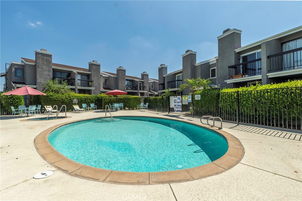 23549 Victory Blvd. #21