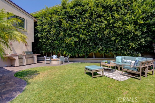 941 24th Street, Hermosa Beach, California 90254, 5 Bedrooms Bedrooms, ,3 BathroomsBathrooms,Residential,Sold,24th,SB21189311