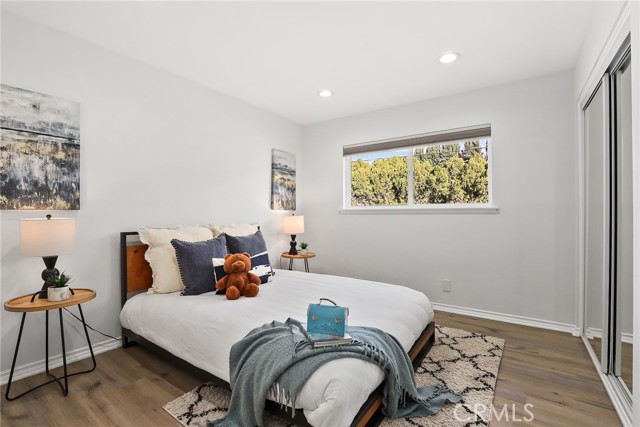 10000 Amestoy Avenue photo 16