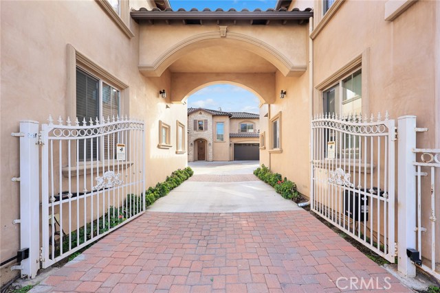 Detail Gallery Image 3 of 7 For 512 W Bencamp, San Gabriel,  CA 91776 - 3 Beds | 3 Baths