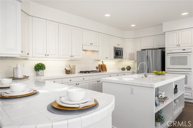 19692 Dorado Drive, Lake Forest CA: https://media.crmls.org/medias/62abd351-6a4e-43fd-ac96-f36817f088bc.jpg