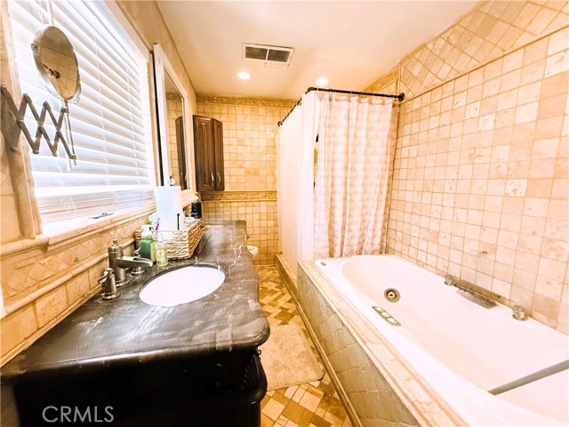 Detail Gallery Image 7 of 35 For 2302 8th St, La Verne,  CA 91750 - 7 Beds | 4 Baths