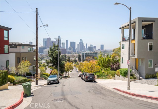 1029 White Knoll Drive, Los Angeles CA: https://media.crmls.org/medias/62ac2ebc-7c4c-4d0c-a713-d772be736444.jpg