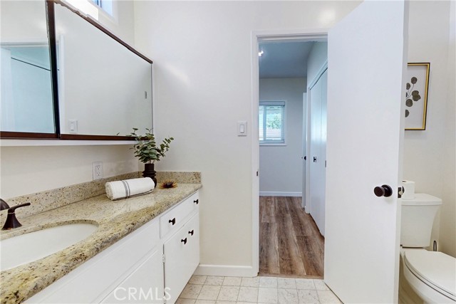 2219 W Clark Avenue, Burbank CA: https://media.crmls.org/medias/62aca096-6094-4285-8dac-de9562311855.jpg