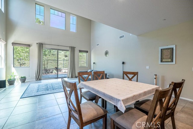Detail Gallery Image 12 of 34 For 28645 Farrier Dr, Valencia,  CA 91354 - 4 Beds | 3/1 Baths