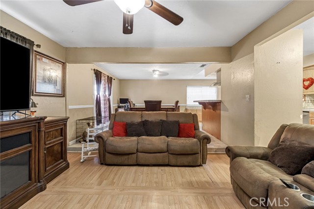 Detail Gallery Image 8 of 25 For 3849 N Stanford, Fresno,  CA 93727 - 3 Beds | 2 Baths