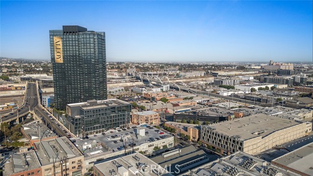 530 Molino Street, Los Angeles CA: https://media.crmls.org/medias/62ae1613-90cf-460f-bc9e-e125d07ac414.jpg