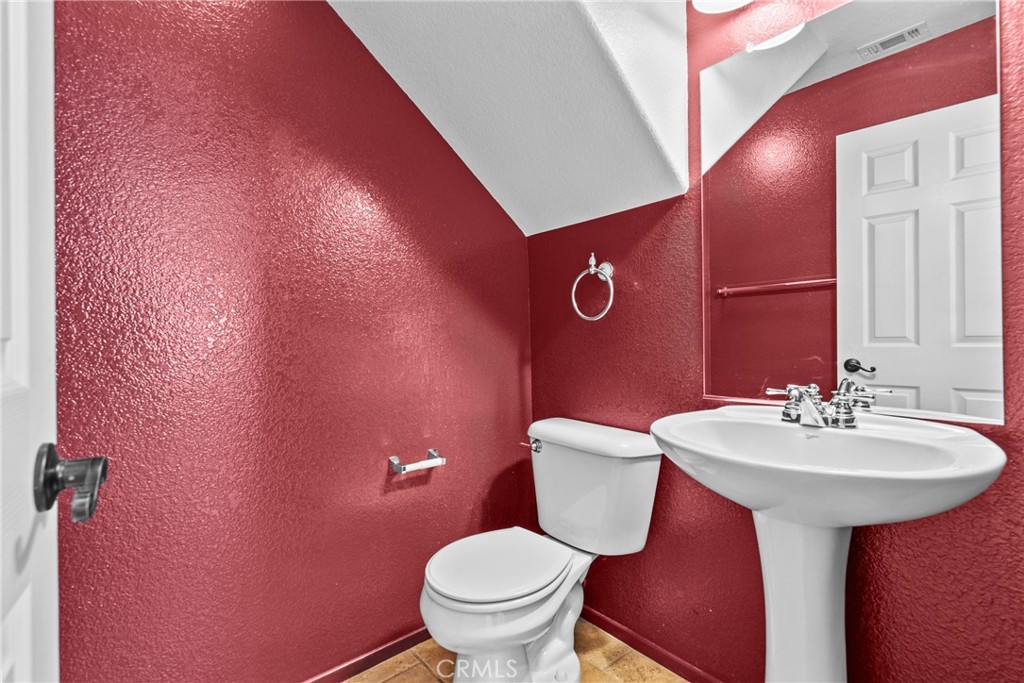 https://media.crmls.org/medias/62ae418a-36ad-4730-aca9-3bd0ca17c98c.jpg?preset=X-Large