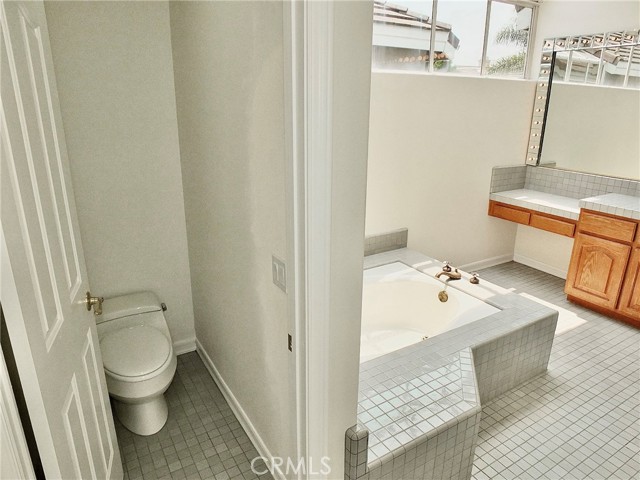 6225 Napoli Court, Long Beach CA: https://media.crmls.org/medias/62af04bf-370b-4b38-a9a2-a4c52b0a5d1c.jpg
