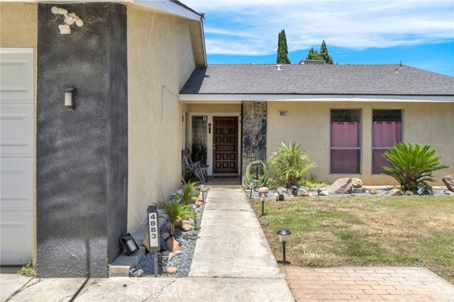 4883 E Geary Street, Fresno CA: https://media.crmls.org/medias/62af8ff6-ae36-4c84-8203-39d2050ab32e.jpg