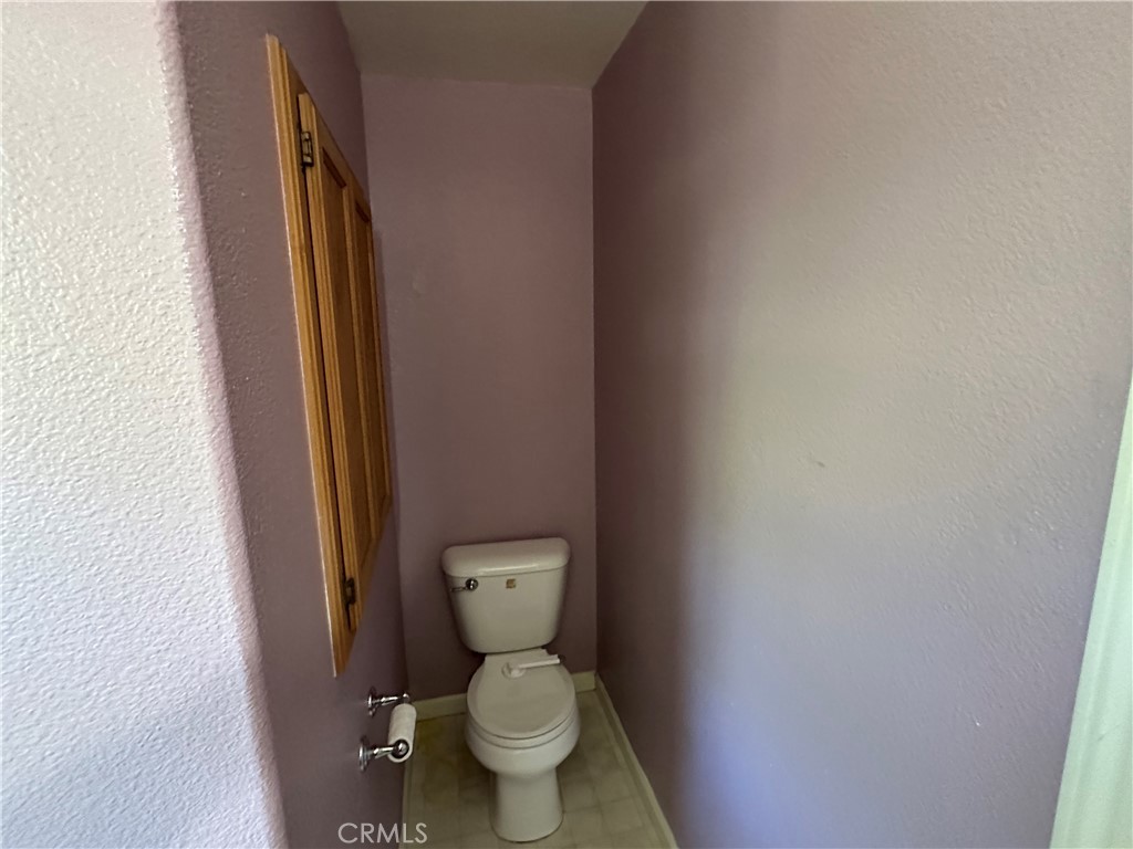 https://media.crmls.org/medias/62afd695-9554-4435-8f1b-5479236b84a6.jpg?preset=X-Large