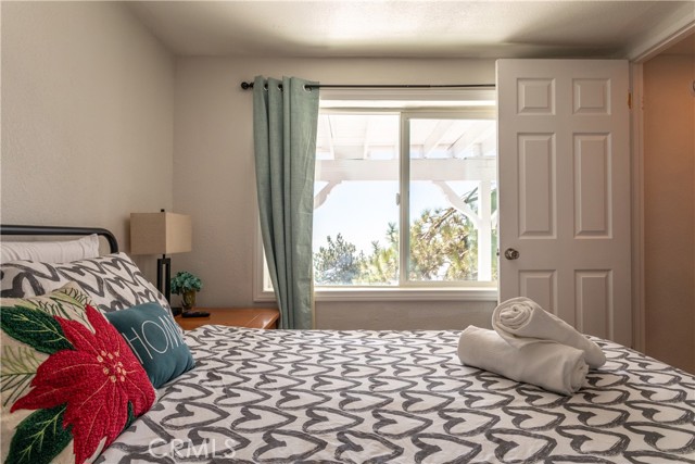 Detail Gallery Image 23 of 46 For 31569 Panorama Dr, Running Springs,  CA 92382 - 3 Beds | 2 Baths