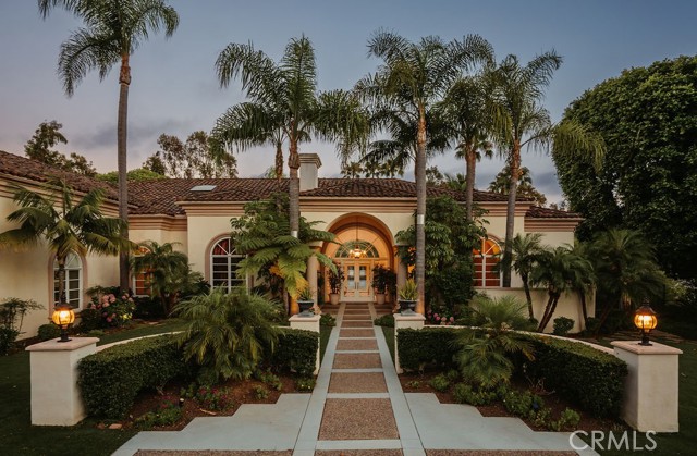 16727 Camino Sierra del Sur Drive, Rancho Santa Fe CA: https://media.crmls.org/medias/62b063c0-b256-4fed-984c-7285e286d416.jpg