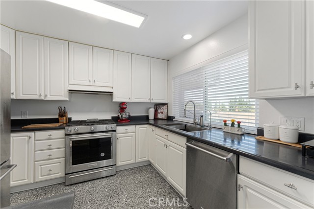 23226 Caminito Marcial, Laguna Hills CA: https://media.crmls.org/medias/62b078bf-7b92-43e0-a5fb-ec1f7169e57e.jpg