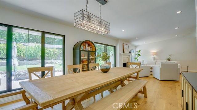 Detail Gallery Image 3 of 57 For 22914 Gershwin Dr, Woodland Hills,  CA 91364 - 5 Beds | 4/1 Baths