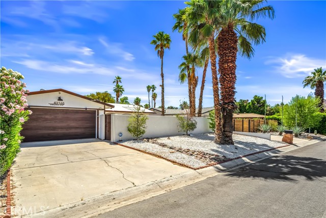 43160 Virginia Avenue, Palm Desert CA: https://media.crmls.org/medias/62b18f16-cf2a-4a69-94b8-ba16cd92543c.jpg