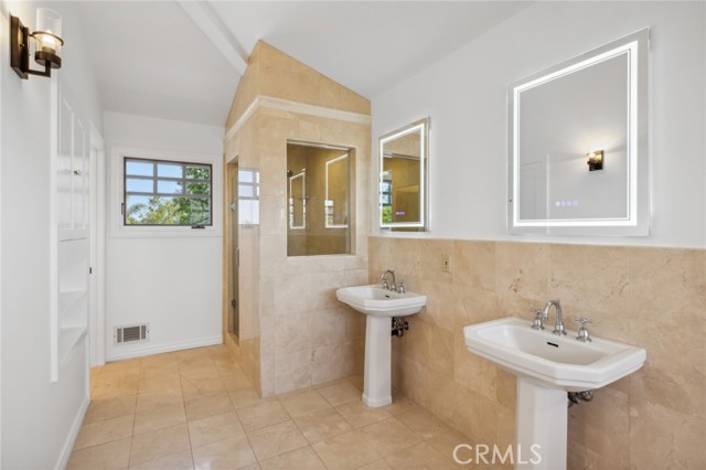 Detail Gallery Image 29 of 38 For 1121 Nottingham Rd, Newport Beach,  CA 92660 - 4 Beds | 3/1 Baths