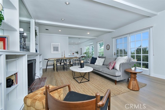 3753 Berry Drive, Studio City CA: https://media.crmls.org/medias/62b20065-74f6-449f-81ed-0917af46a740.jpg