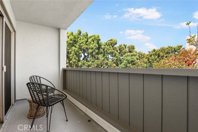 Detail Gallery Image 19 of 32 For 13236 Fiji Way #B,  Marina Del Rey,  CA 90292 - 2 Beds | 2/1 Baths