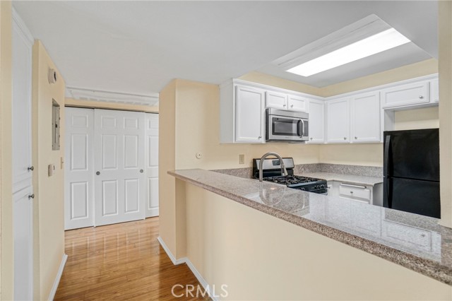 Detail Gallery Image 17 of 28 For 5325 Newcastle Ave #240,  Encino,  CA 91316 - 2 Beds | 2 Baths