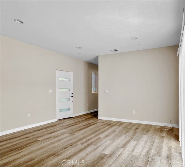 1002 E 33rd Street, Los Angeles CA: https://media.crmls.org/medias/62b2ee81-227b-4751-96e0-3b9346a7791d.jpg