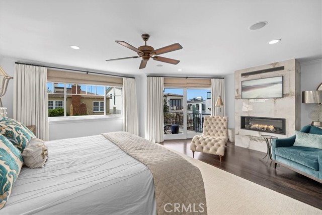 Detail Gallery Image 27 of 66 For 215 19th St, Manhattan Beach,  CA 90266 - 4 Beds | 5 Baths