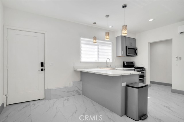 Detail Gallery Image 2 of 16 For 27001 Calle Juanita #C,  Dana Point,  CA 92624 - 1 Beds | 1 Baths