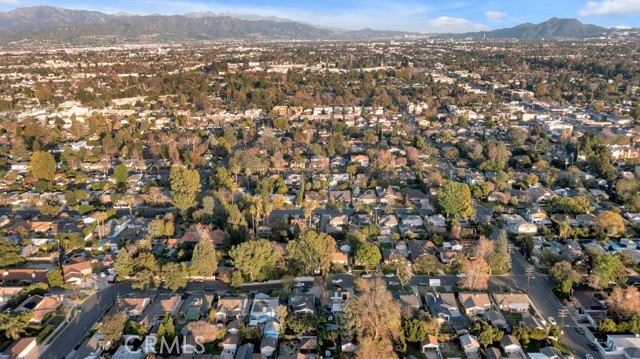 Detail Gallery Image 5 of 52 For 5727 Colbath, Valley Glen,  CA 91401 - 3 Beds | 3 Baths